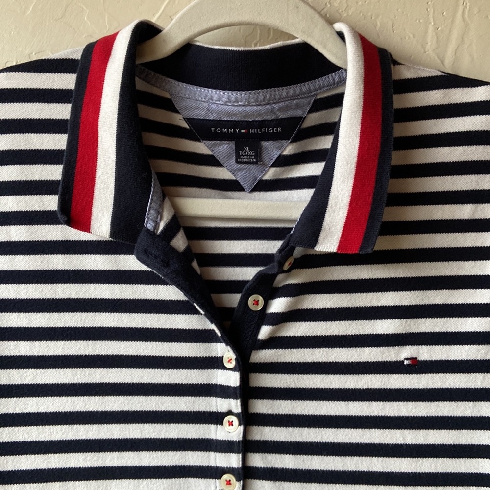 Tommy Hilfiger Short Sleeve Navy
Blue White Striped T- Shirt Size XL